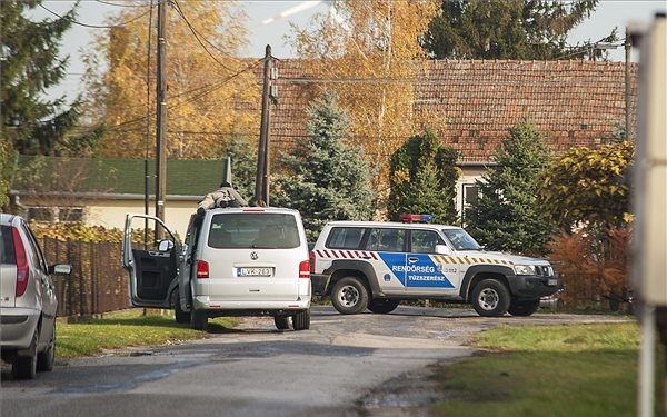 Gépfegyverrel lőtt a bőnyi rendőrgyilkos, hősi halottá nyilvánítják az áldozatot